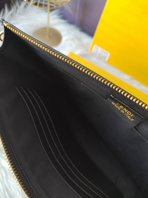 超激安ブランド財布偽物着用イメージ